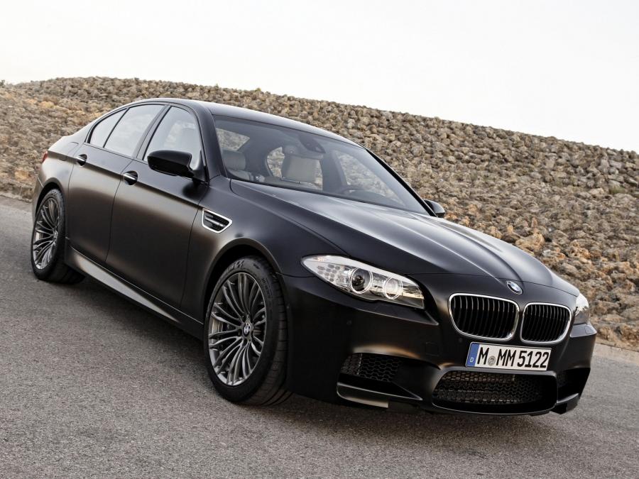  BMW M5 Individual 2011 года  (фото 11 из 14)